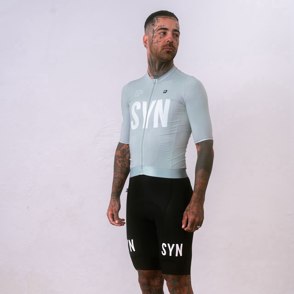 Cycling Commuter Trousers - เสื้อเจอร์ซีย์นักปั่นแขนสั้นสีเทาเงินและกางเกงขาสั้นเอี๊ยมชุดปั่นจักรยานระบายอากาศสําหรับผู้ชายสําหรับการแข่งขันปั่นจักรยานที่กระชับพอดี