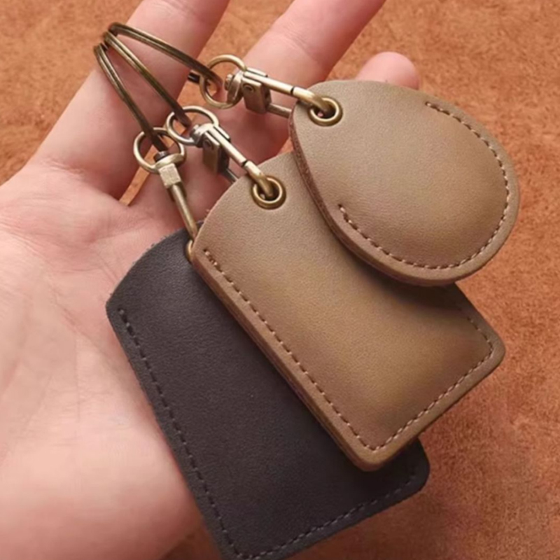 ที่ใส่บัตรหนังพร้อมพวงกุญแจ ป้ - Chain Lock Combination บทวิจารณ์และราคา